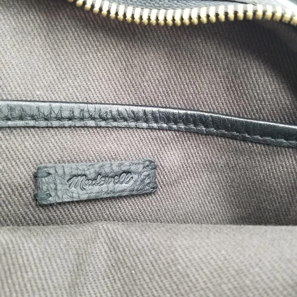 Madewell The Simple‎ Half-Moon Crossbody Bag Black Leather Small Zip